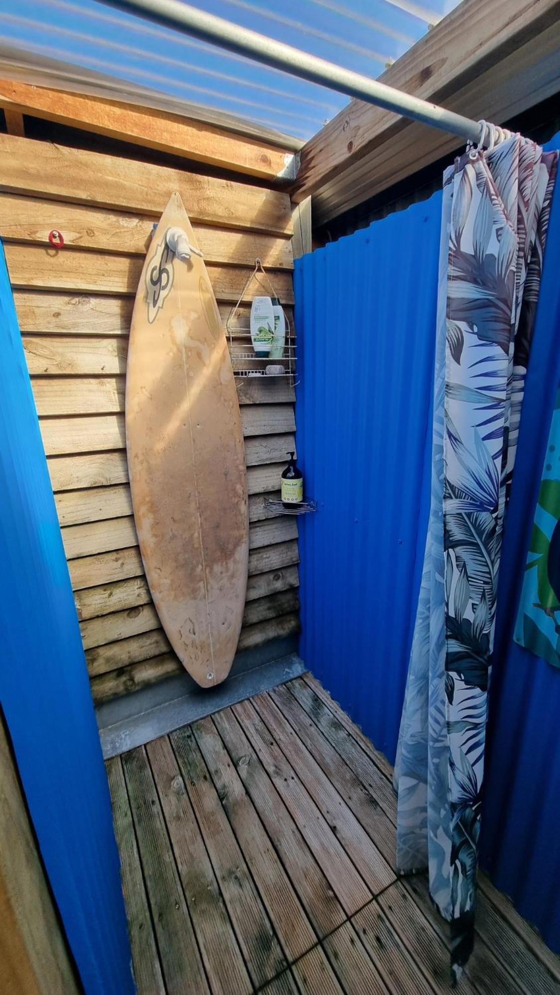 Raglan West Retro Beach Vibe Accommodation المظهر الخارجي الصورة